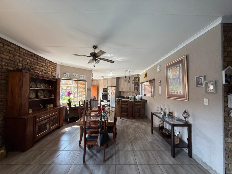 4 Bedroom Property for Sale in Geelhoutpark North West